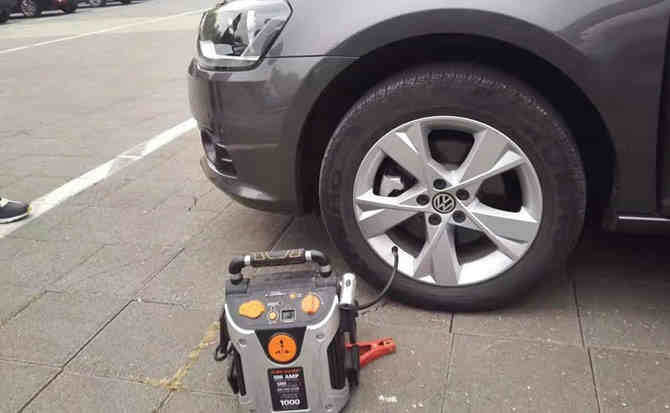 民乐汽车搭电案例